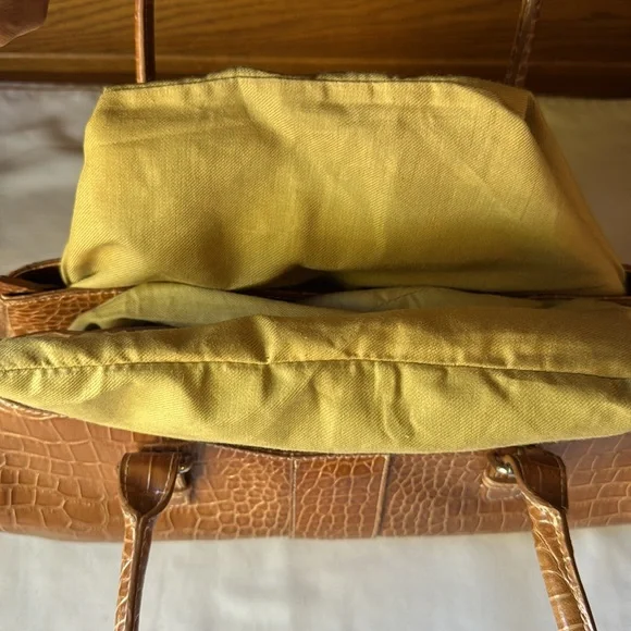 Liz Claiborne’s Tan Crocodile Pattern Tan Handbag - Picture 13 of 17